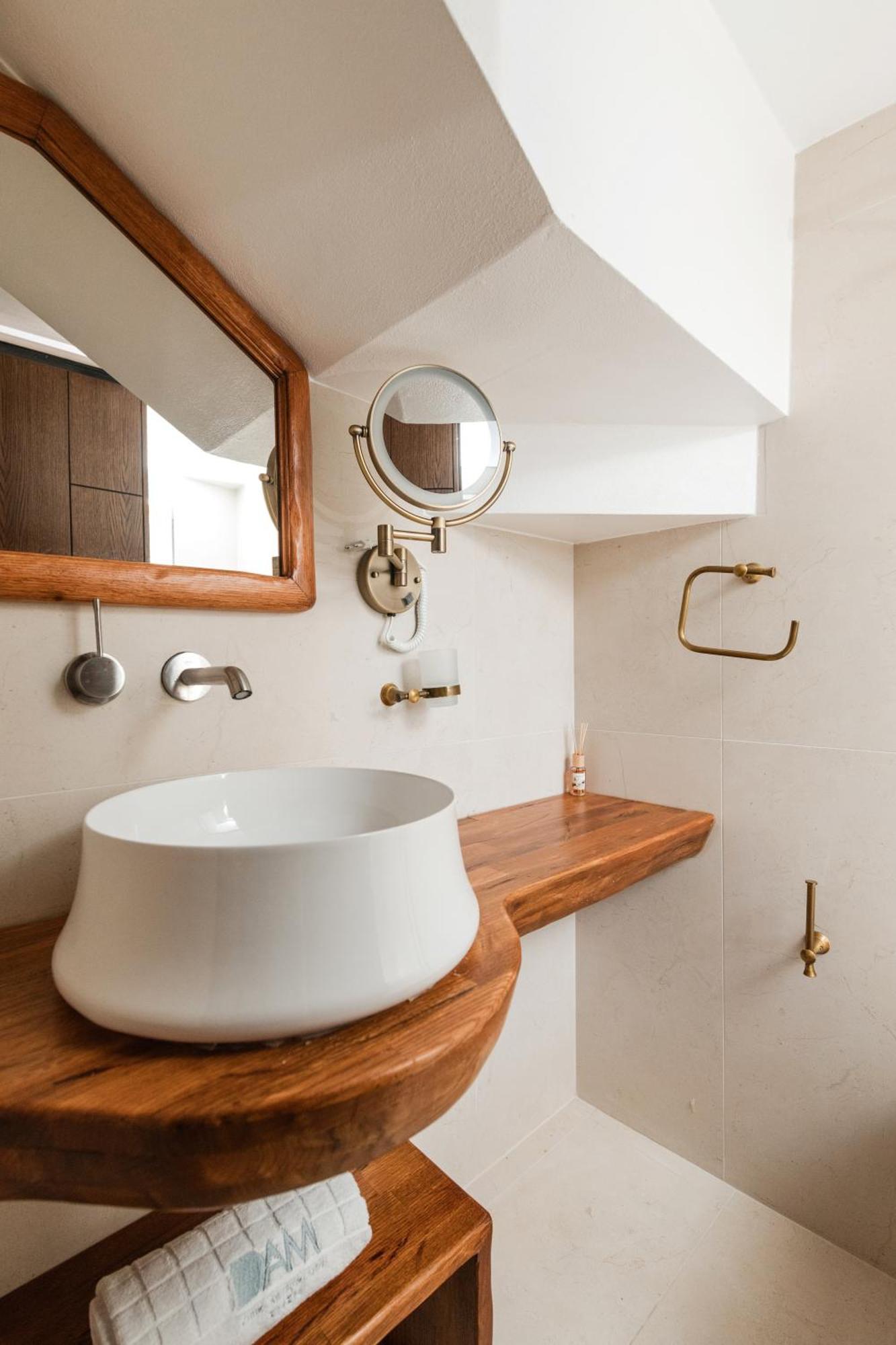 Dam Stone Boutique Hotel 3*